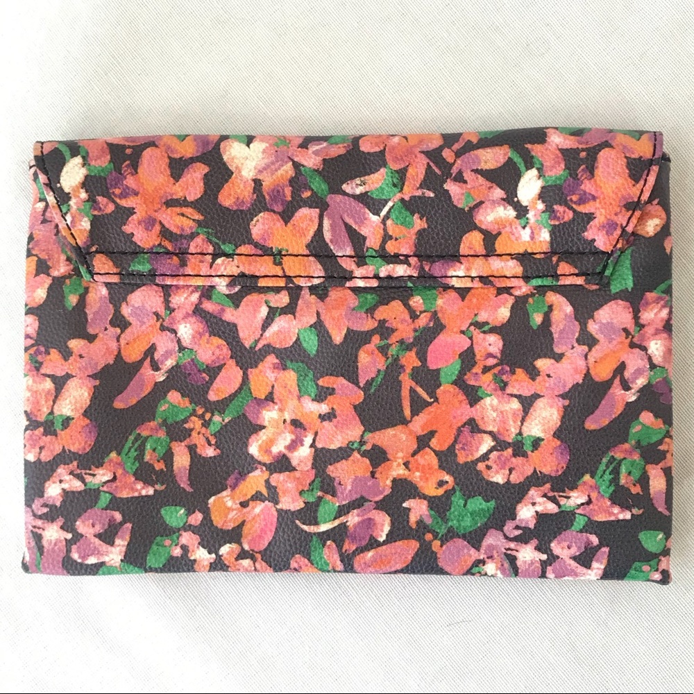 NWOT Ann Taylor Floral Print Clutch - Picture 2 of 5